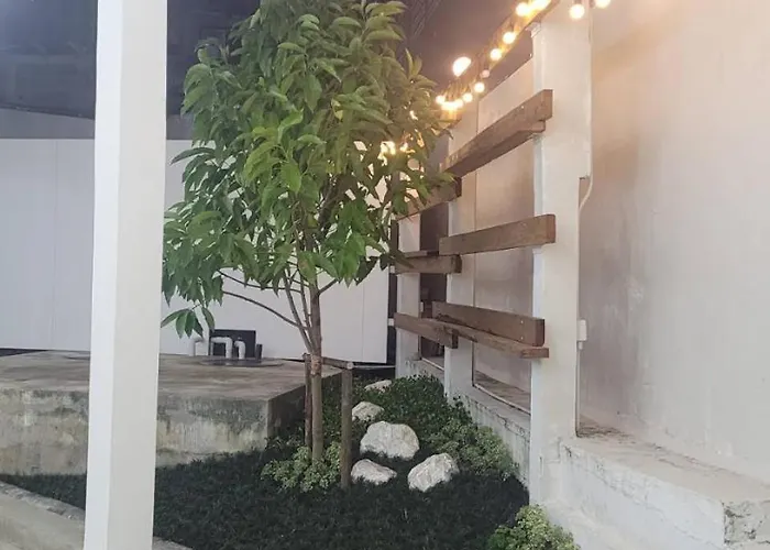 Squirrel House Hotel 3*