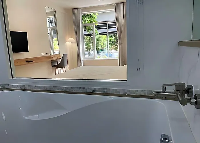 Squirrel House Hotel 3*